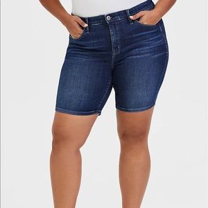 Torrid Sky High Bermuda Blue Jean Shorts Size 18